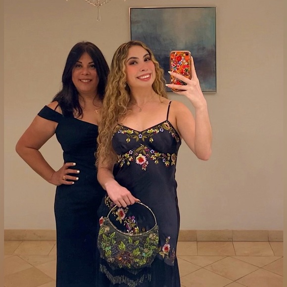 🌅Anne is LIVE 💕Like this post to
get notified - Picture 7 of 8